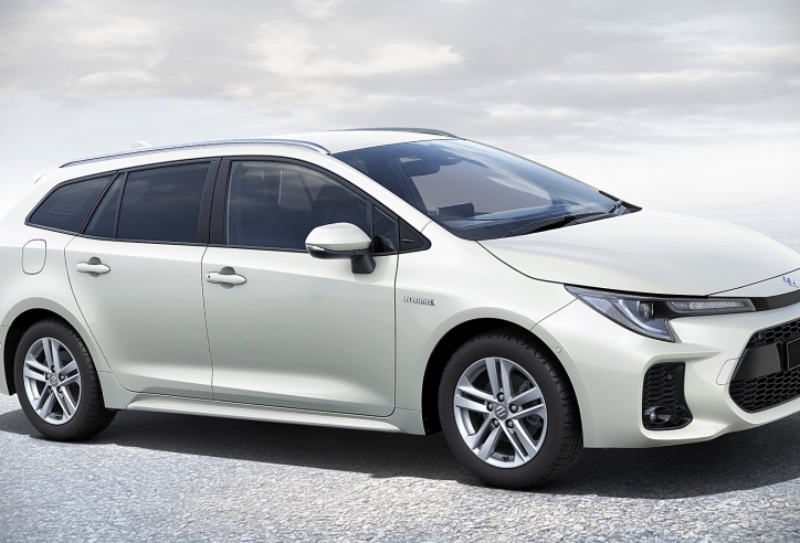 Suzuki Swace vừa trình làng, thiết kế 'ăn theo' Toyota Corolla